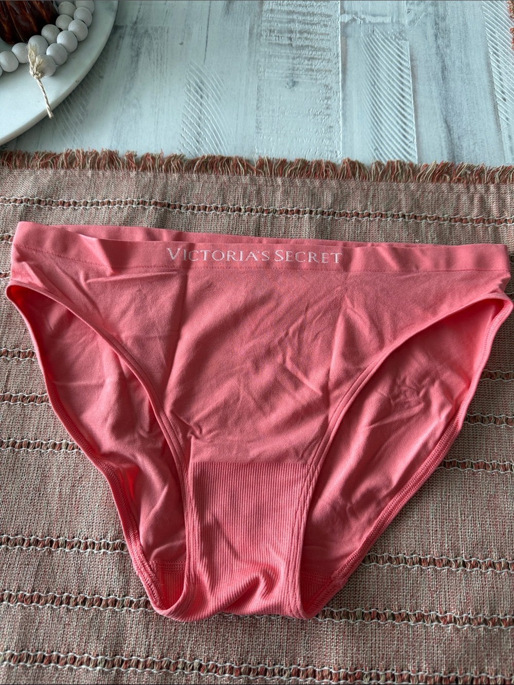 Victoria’s Secret peach/salmon color bikini panty large NWT